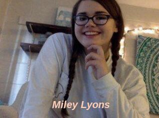 Miley_Lyons